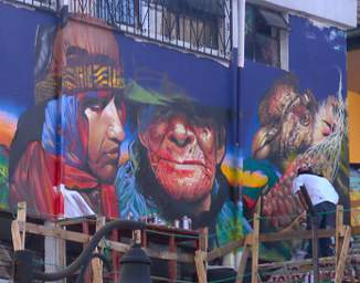 Quito Spray Painting Mural closeup
